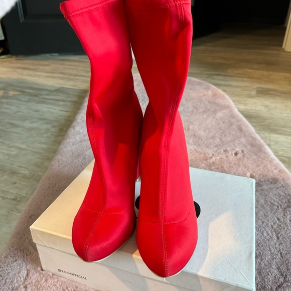 Red sock booties - Picture 3 of 6